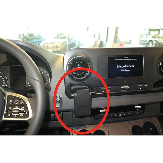 Bild 1 - Brodit ProClip (extra stabil) fr Mercedes Sprinter (W907 / W910), ab Bj. 06/2018 Position: Rechts vom Lenkrad, unterhalb der linken Lftung