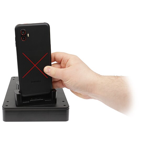 Bild 7 - Brodit 4-fach Tischladeger�t f�r SAMSUNG Galaxy XCover 6 Pro / XCover 7 Pro zum gleichzeitigen Laden von bis zu 4 Ger�ten, schonende Ladung �ber Pogo-Pins