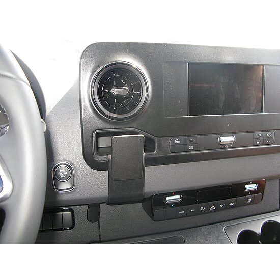 Bild 6 - Brodit ProClip fr Mercedes Sprinter (W907 / W910), ab Bj. 06/2018 Position: Rechts vom Lenkrad, wahlweise unter der linken oder rechten Lftung
