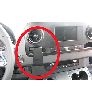 Brodit ProClip fr Mercedes Sprinter (W907 / W910), ab Bj. 06/2018 Position: Rechts vom Lenkrad, wahlweise unter der linken oder rechten Lftung